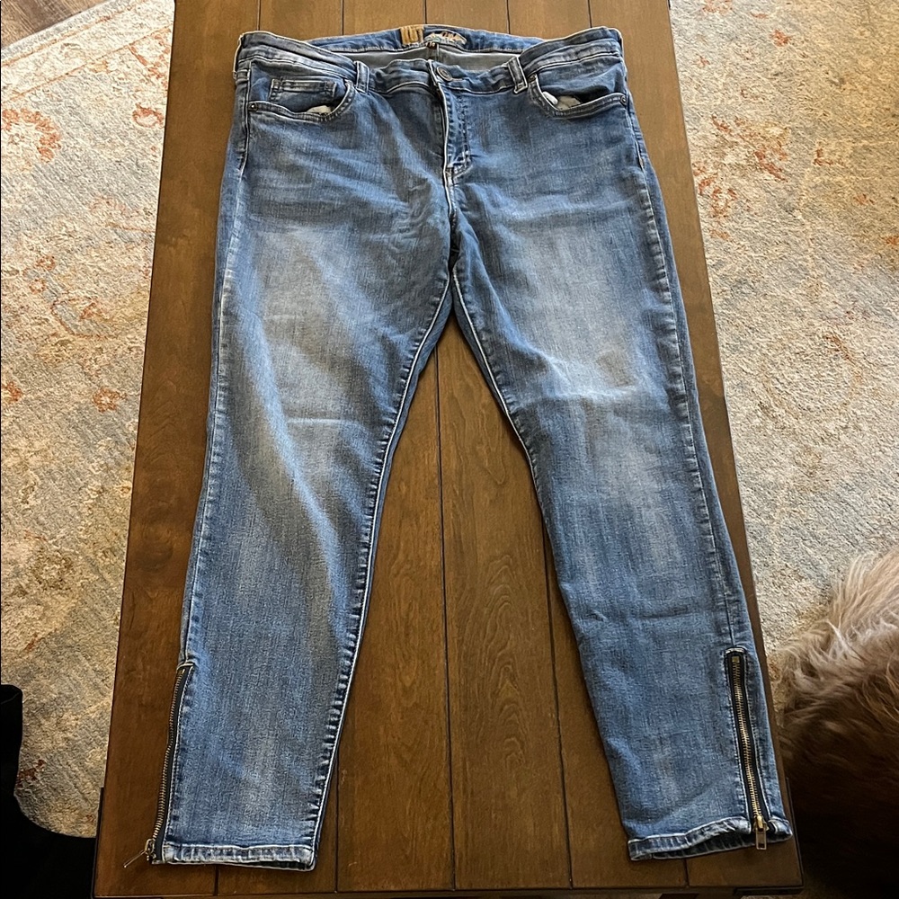 Kut from the Kloth Women's Skinny Jeans - Light Blue Wash